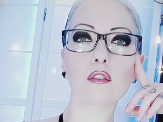 LeslieEden Profile Picture